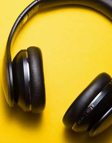 Headphones amarelos